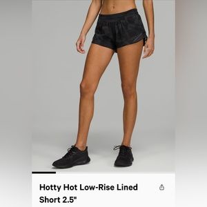 Lululemon Athletica Black Camo Hotty Hot Shorts size 6